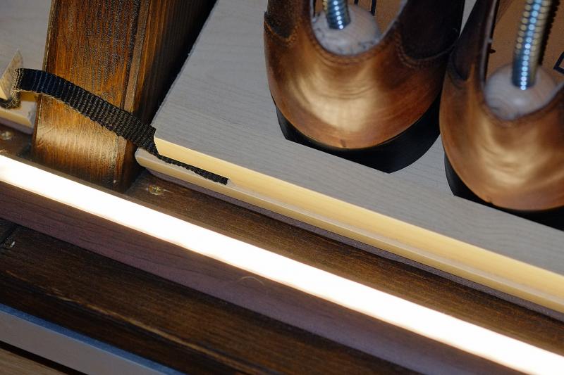Klappe des Schuhregals Klappe des Schuhregals