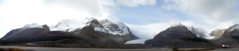 Vorbei am Athabasca-Gletscher