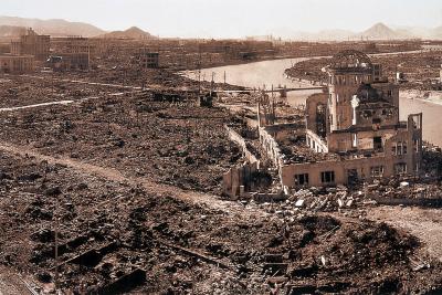Hiroshima nach der Explosion der Atombombe Hiroshima nach der Explosion der Atombombe