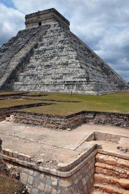 Neue Ausgrabungen bei der grossen Pyramide Neue Ausgrabungen bei der grossen Pyramide