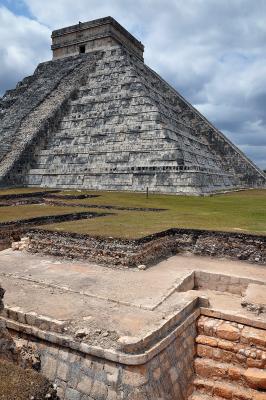 Neue Ausgrabungen bei der grossen Pyramide