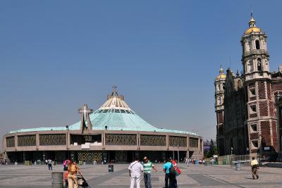 Die neue und alte Basilika von Guadalupe