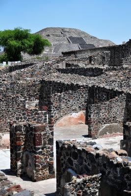 Tempelanlagen nahe der Mondpyramide in Teotihuacan Tempelanlagen nahe der Mondpyramide in Teotihuacan