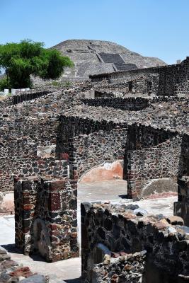 Tempelanlagen nahe der Mondpyramide in Teotihuacan